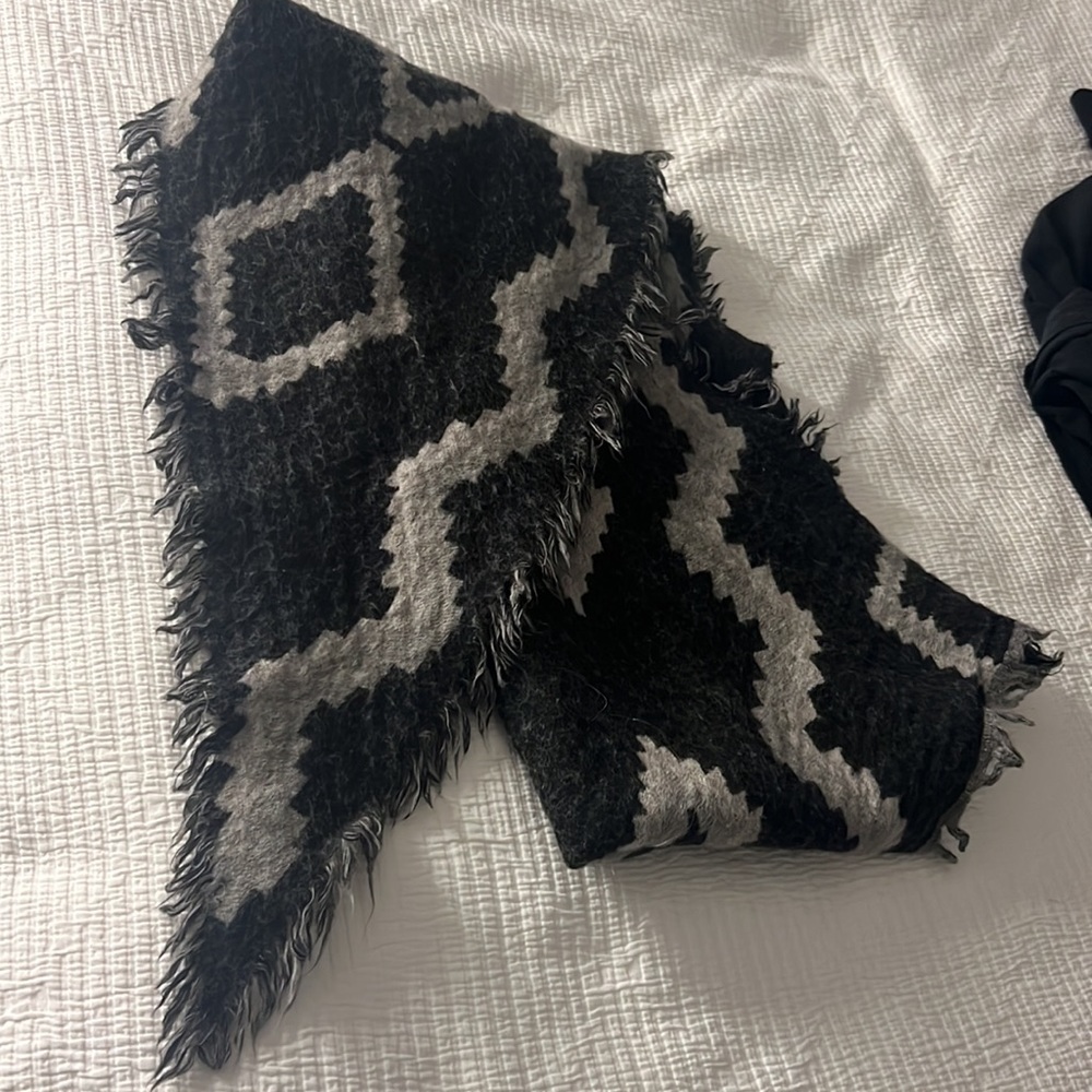 Wilfred half blanket scarf